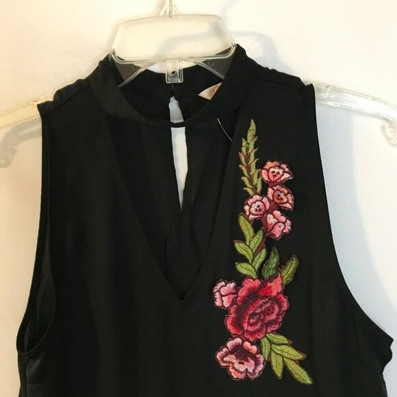 Candies' NWT Blouse 2-Button Keyhole Sleeveless with Rose Applique Size M Black - Picture 2 of 14
